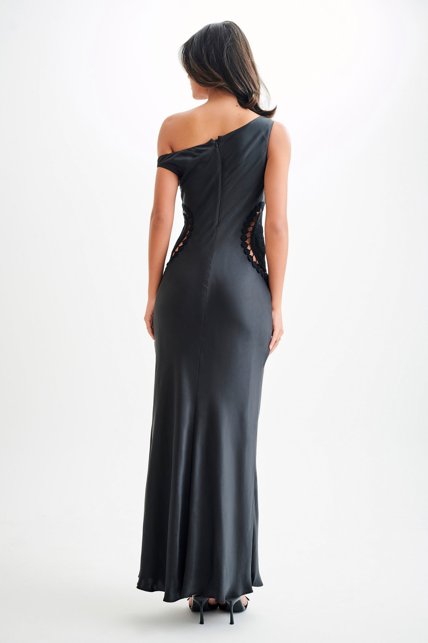 Kristina Robe Maxi en Satin avec Crochet - Noir