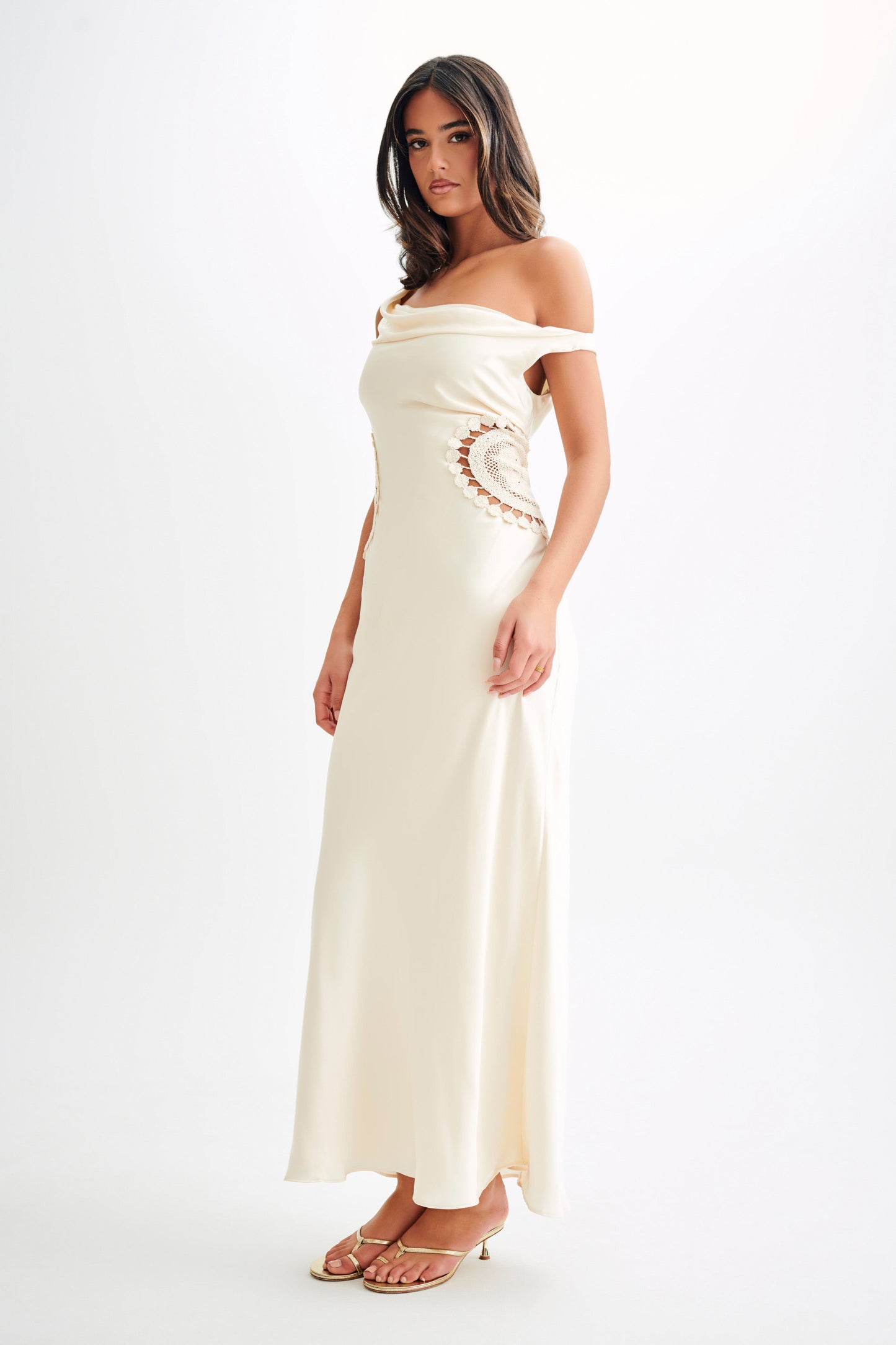 Kristina Robe Maxi en Satin avec Crochet - Ivoire