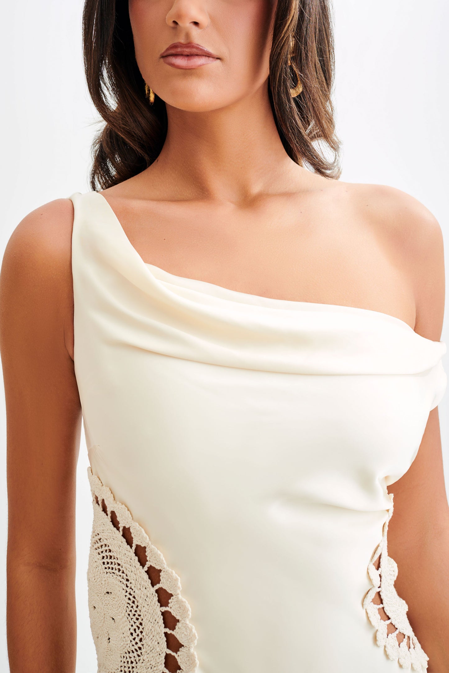 Kristina Robe Maxi en Satin avec Crochet - Ivoire