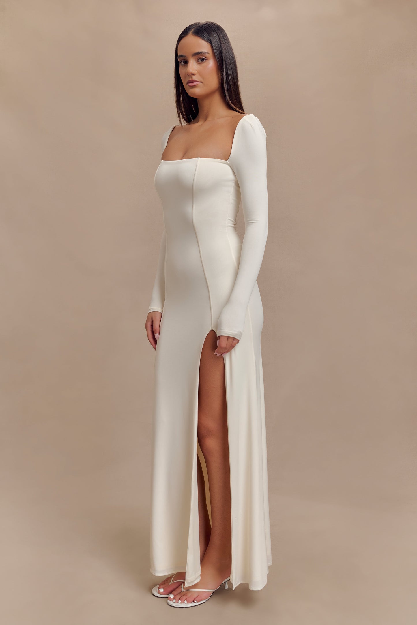 Robe longue Desirie à manches longues et fente - Ivoire
