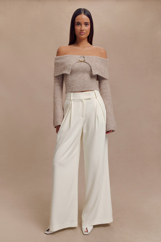 Top en tricot doux à épaules dénudées Baxter - Taupe