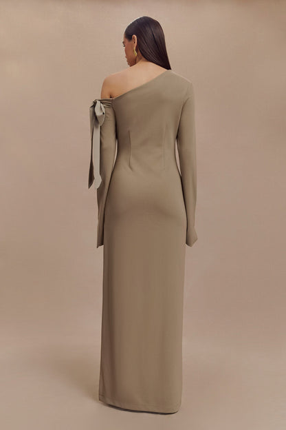 Robe Maxi Nicola à une épaule en crêpe - Marron clair