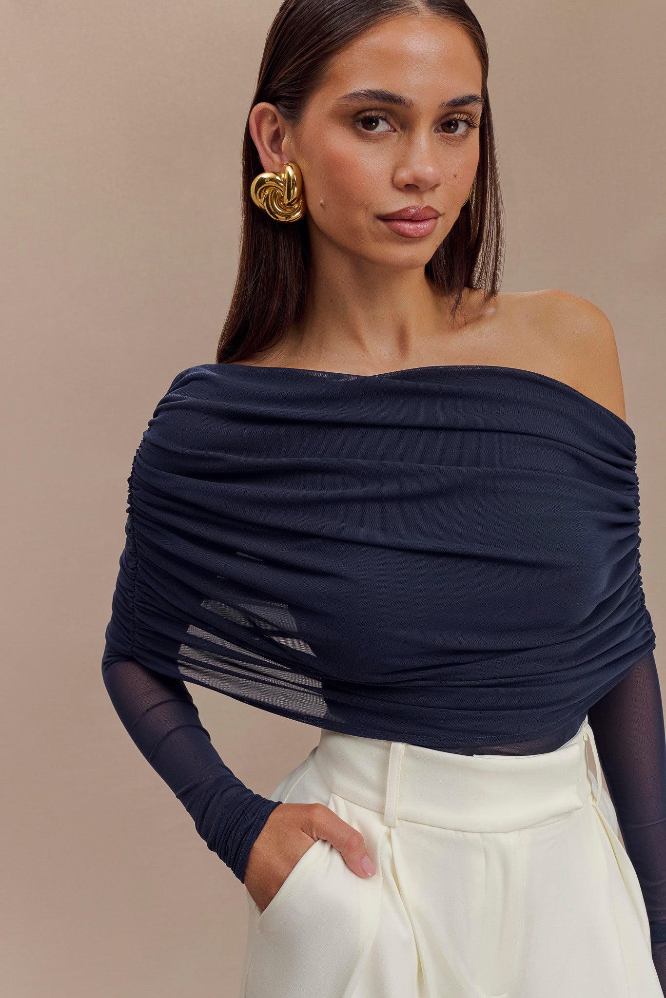 Top en maille transparente à épaules dénudées Everly - Bleu marine foncé