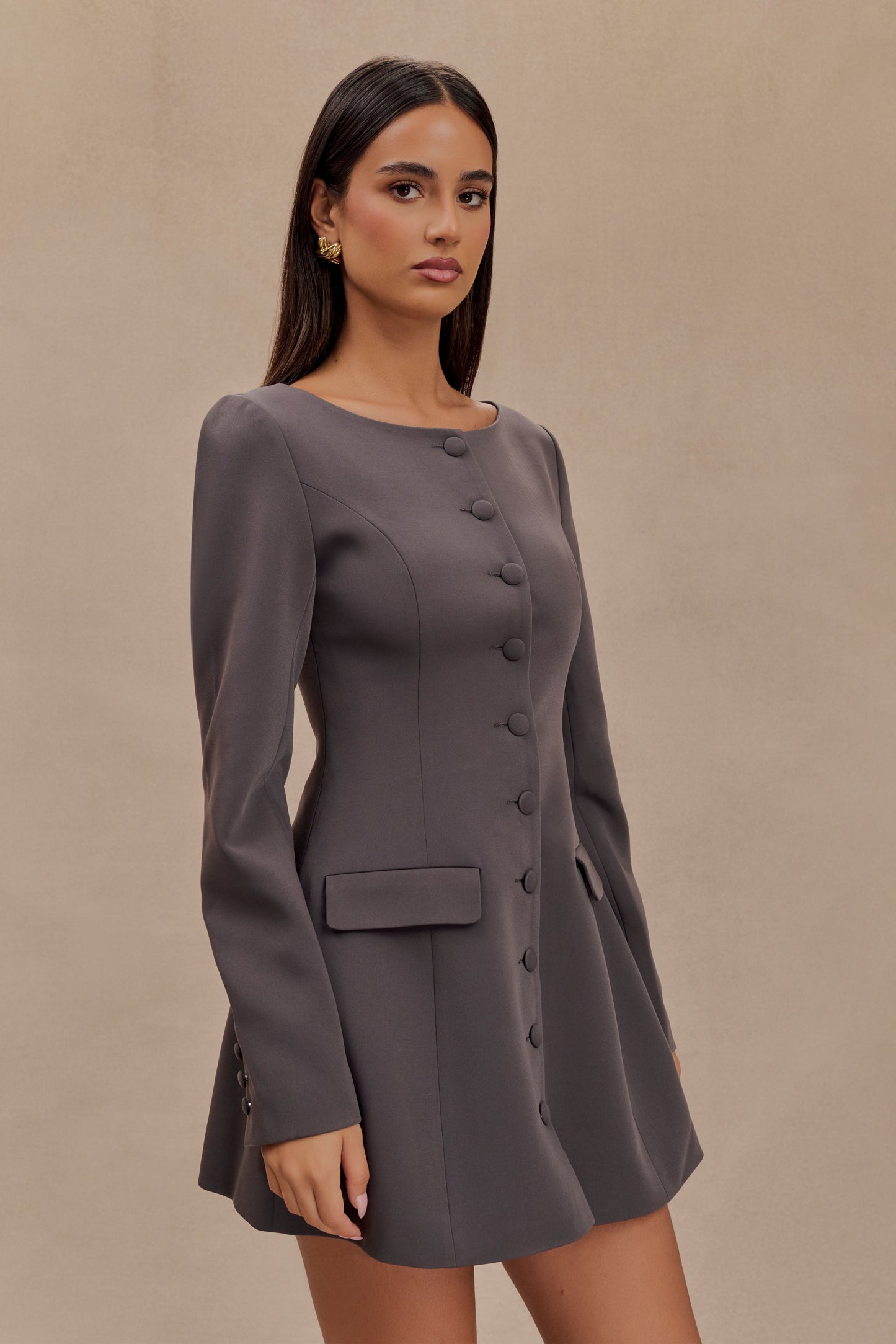 Jolie Mini-Robe Encolure V - Gris Anthracite
