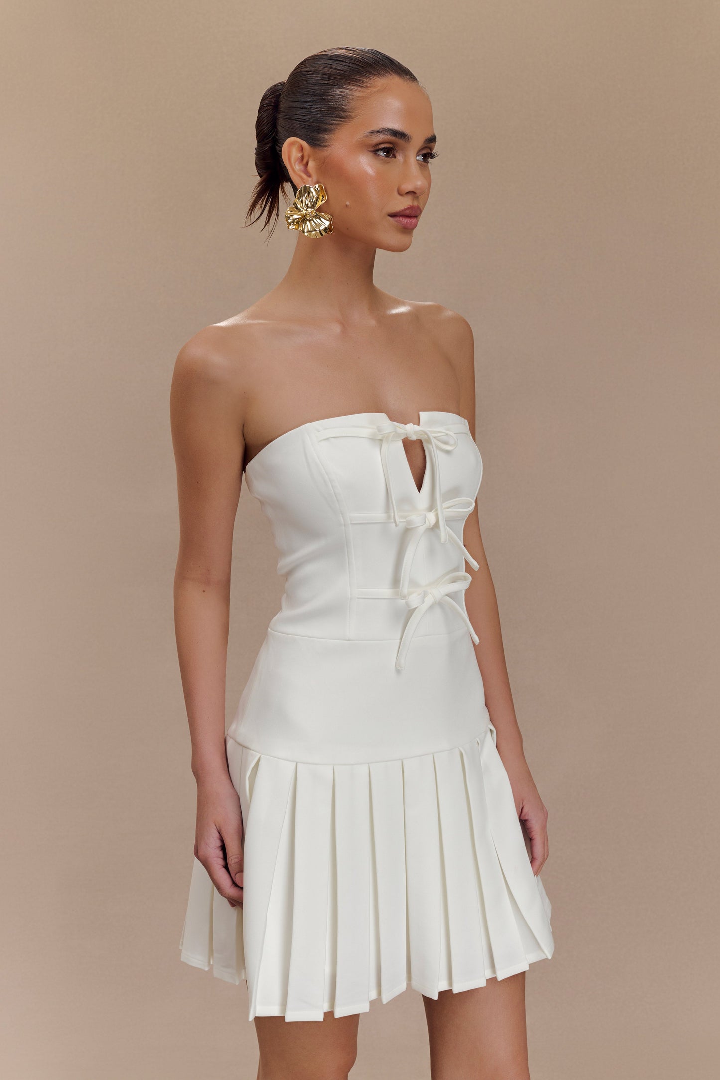 Mini-robe plissée Naya avec lacets - Blanc