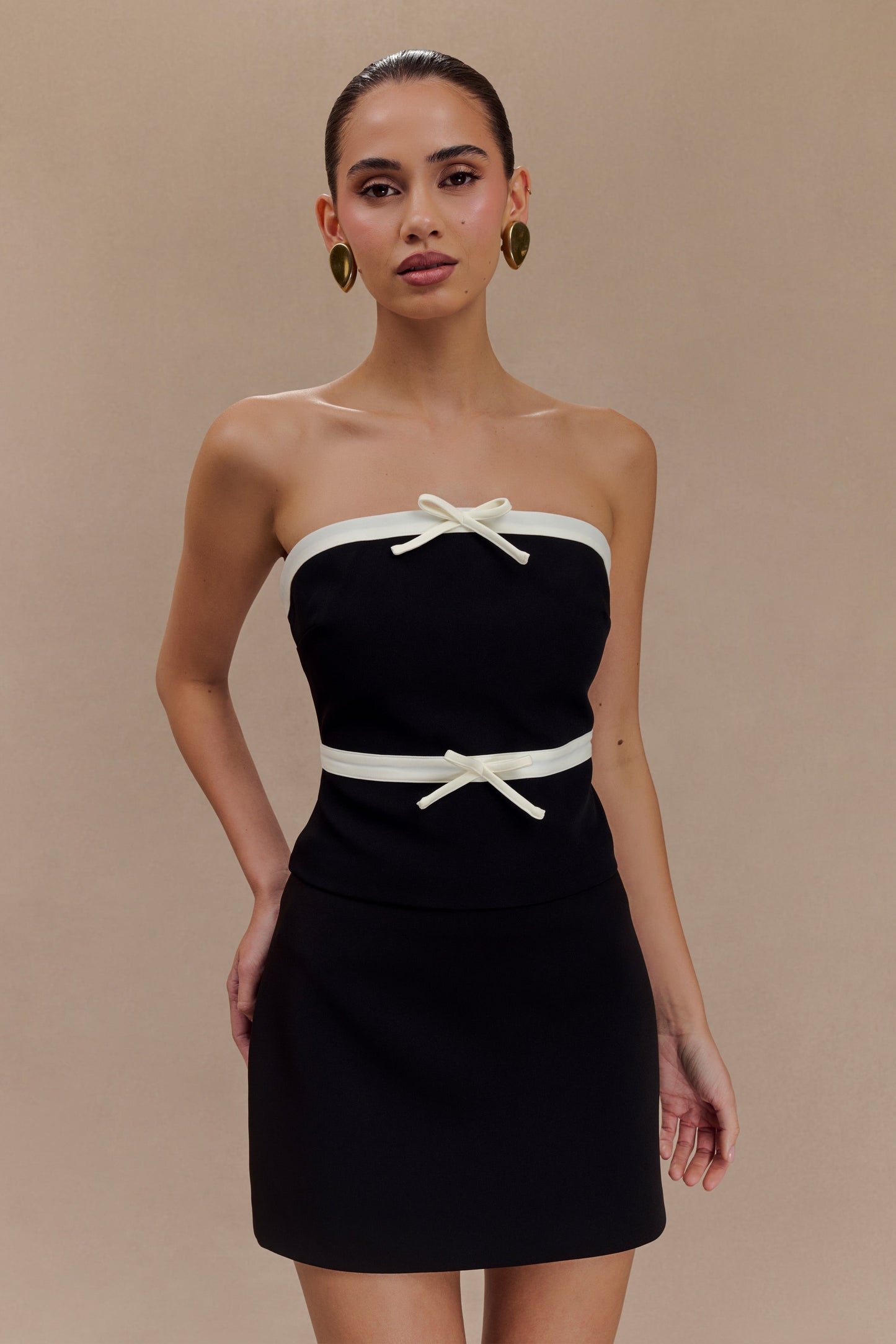 Top de tailleur sans bretelles Aisha avec nœuds contrastants - Noir et blanc