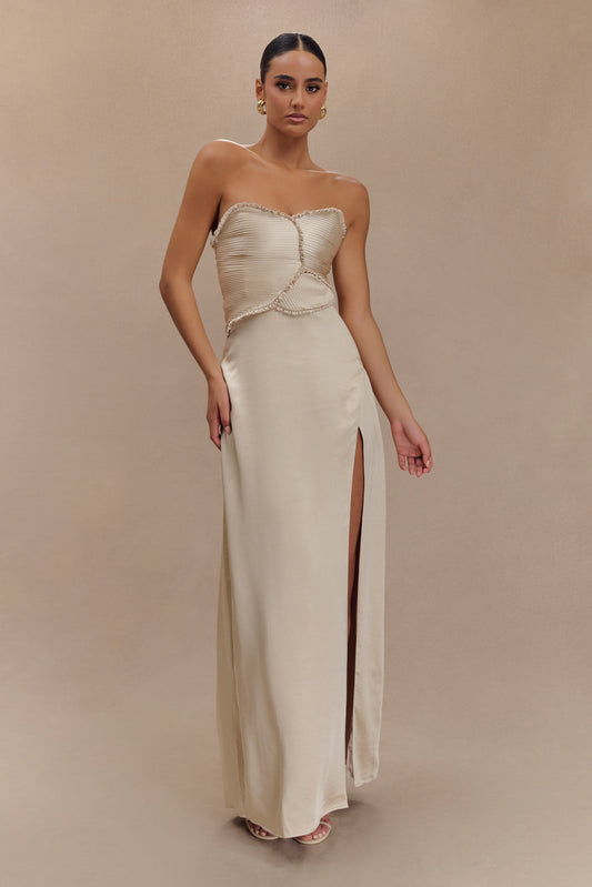 Robe Maxi Satin Larissa avec Pétales Froncés - Or Poudré