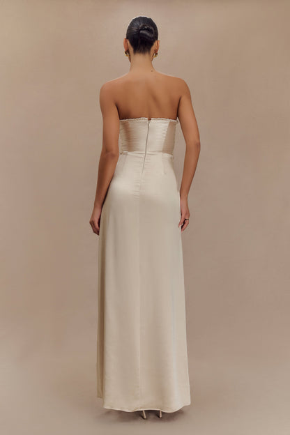 Robe Maxi Satin Larissa avec Pétales Froncés - Or Poudré