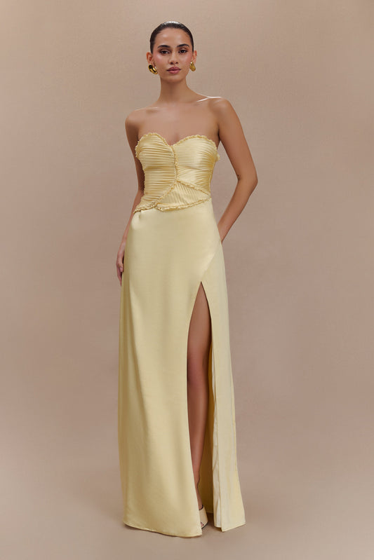 Robe longue satinée Larissa avec pétales froncés - Citron