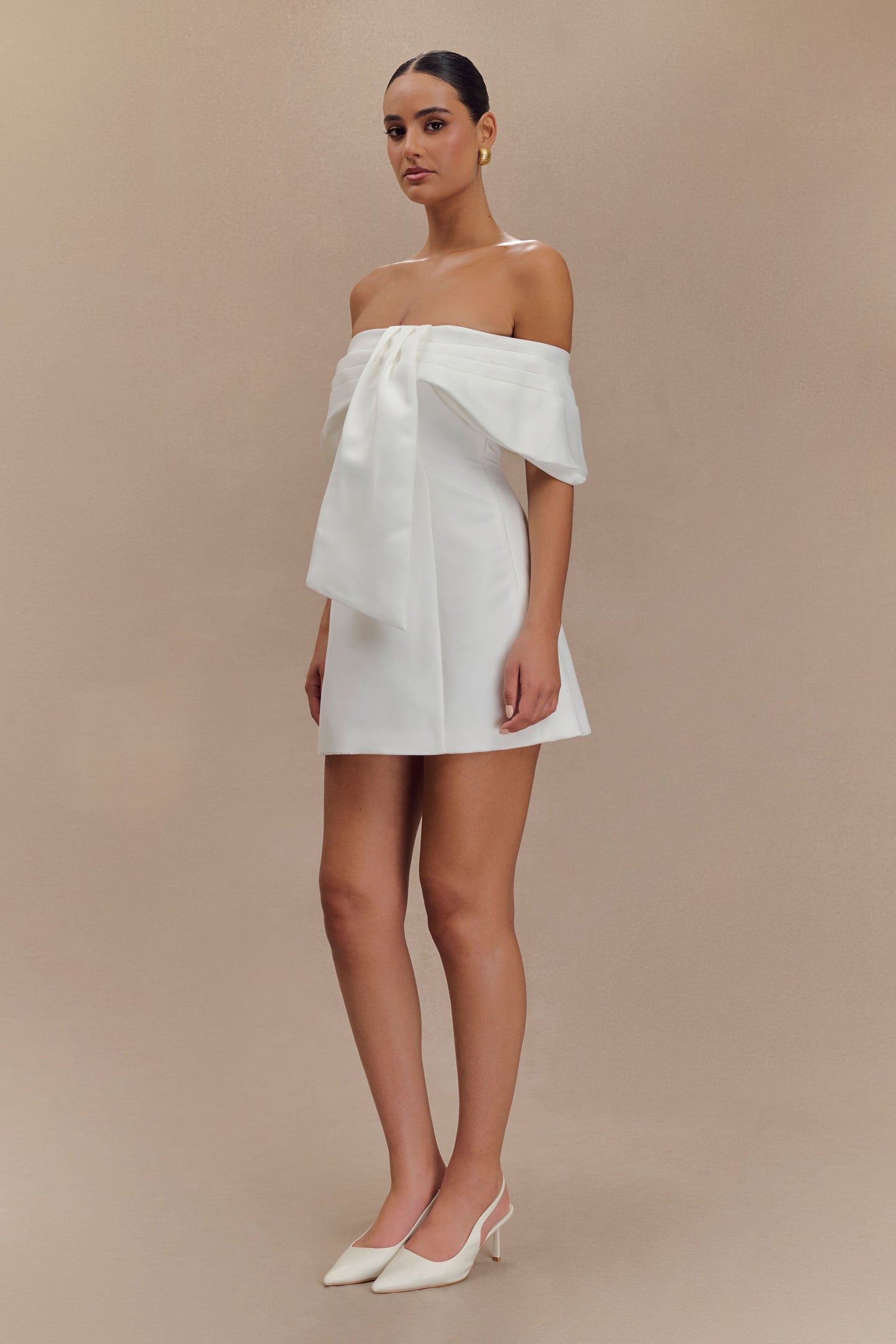 Robe mini Gloria à épaules dénudées et drapée - Blanche