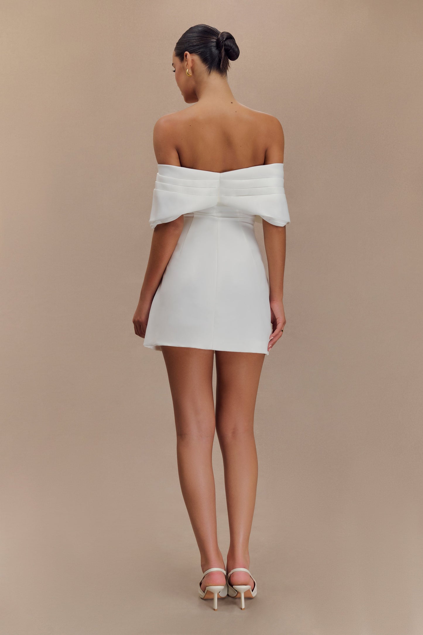 Robe mini Gloria à épaules dénudées et drapée - Blanche