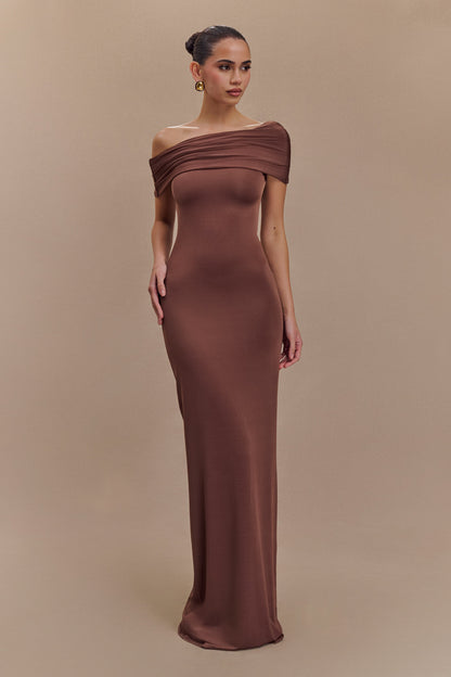 Robe Maxi Épaules Découvertes et Étroite Cassandra - Chocolat