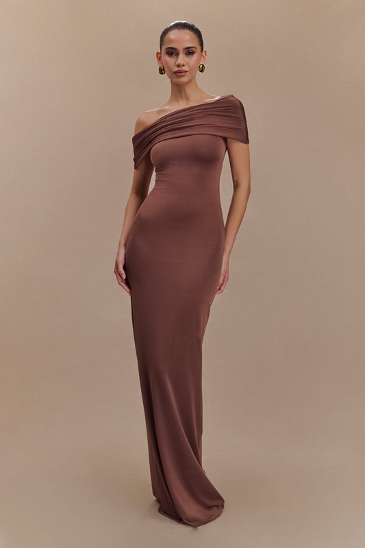 Robe Maxi Épaules Découvertes et Étroite Cassandra - Chocolat