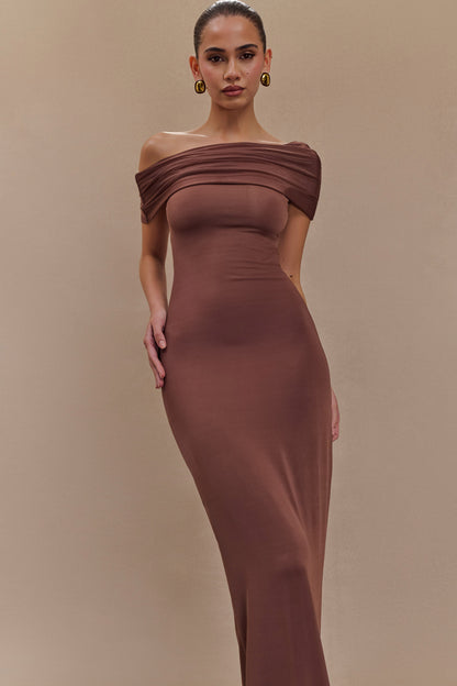 Robe Maxi Épaules Découvertes et Étroite Cassandra - Chocolat