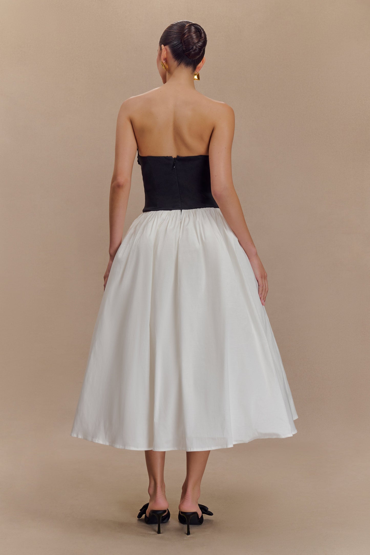 Robe midi contrastée brodée Elyssa - Noir/Blanc