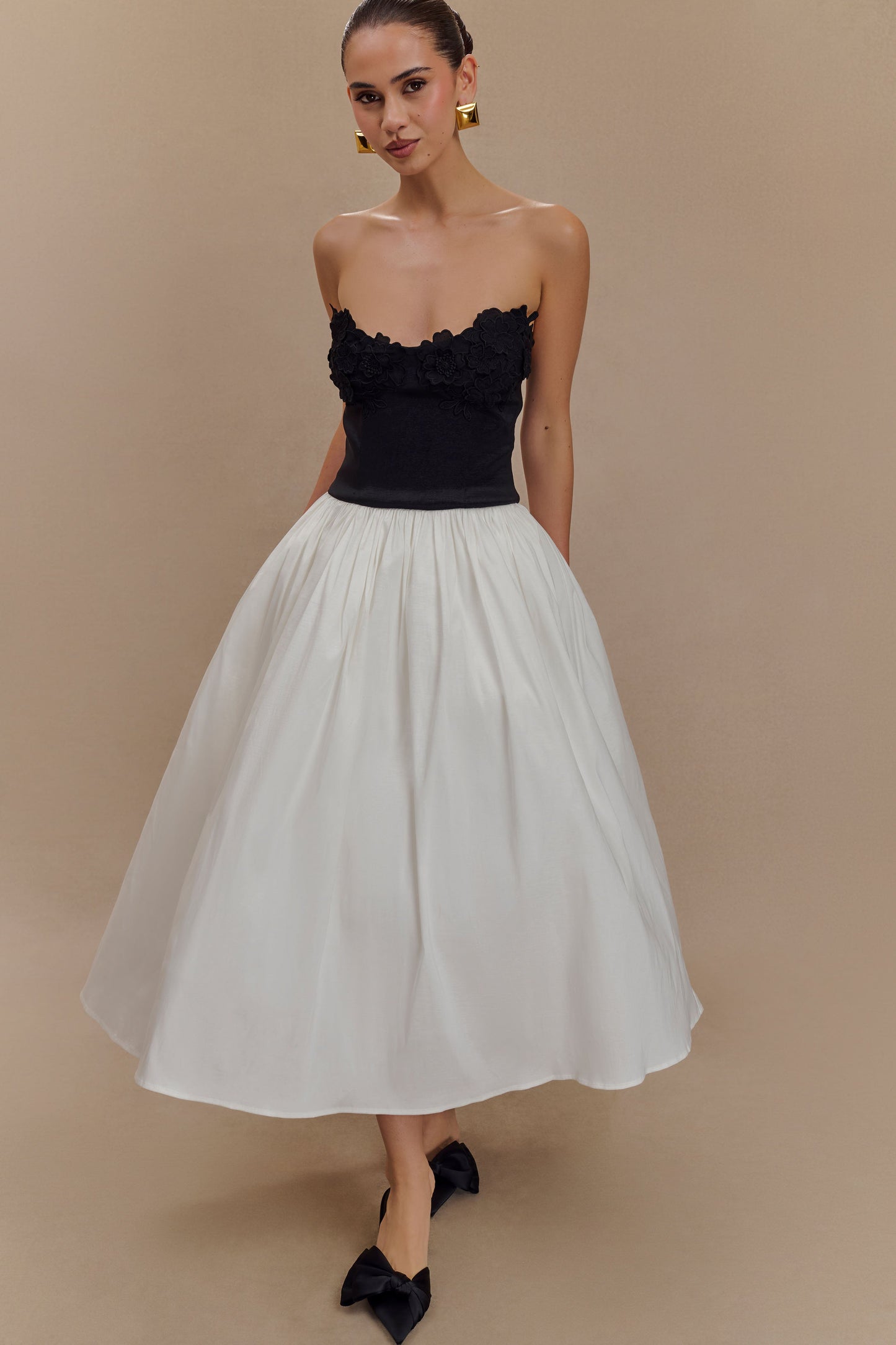 Robe midi contrastée brodée Elyssa - Noir/Blanc