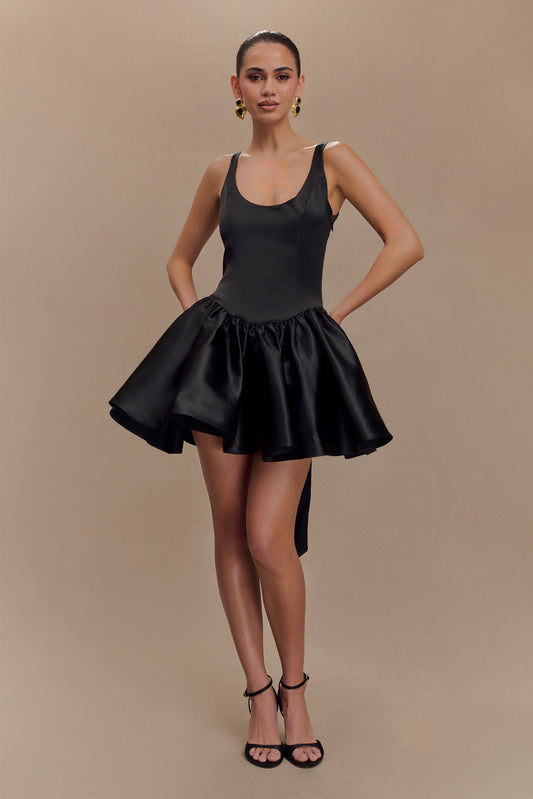 Mini-robe en satin Felicia avec nœud - Noir