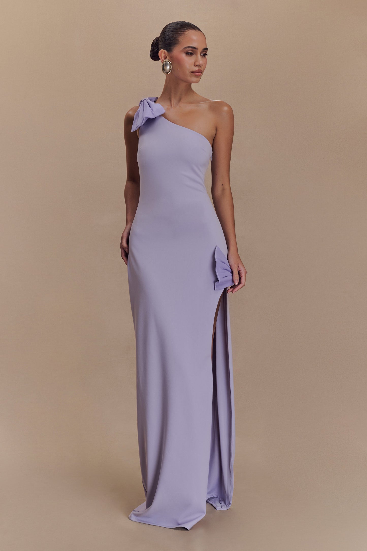 Robe longue à un épaule et nœud - Lila
