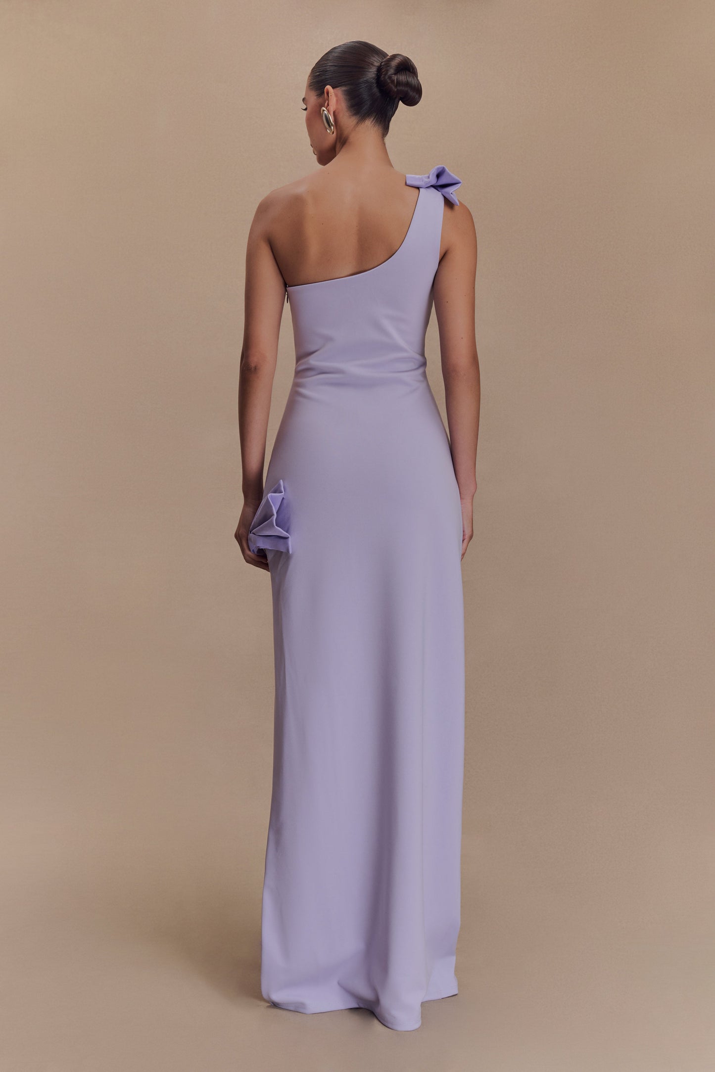 Robe longue à un épaule et nœud - Lila