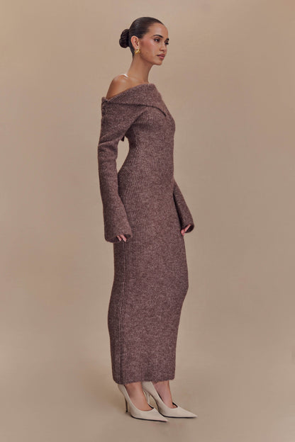 Robe mi-longue en tricot moelleux, à épaule dénudée, couleur magenta - couleur pécan