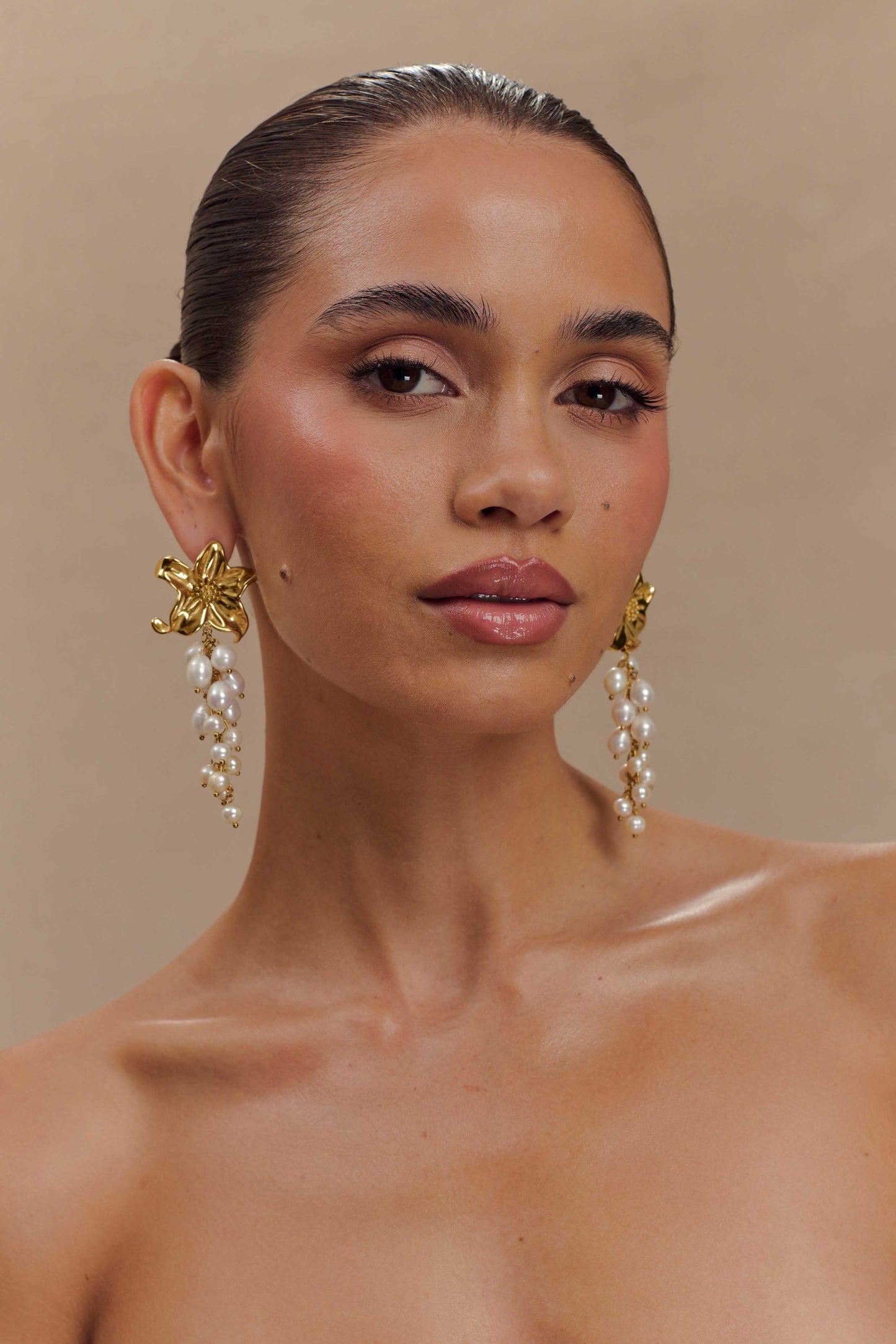 Boucles d'oreilles Eva en perles d'eau douce avec motif floral - Or