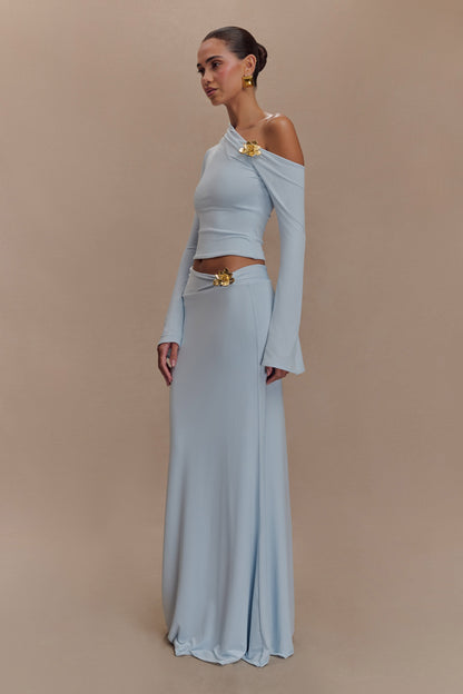 Top asymétrique à manches longues Ainsley avec ornements floraux - Bleu clair
