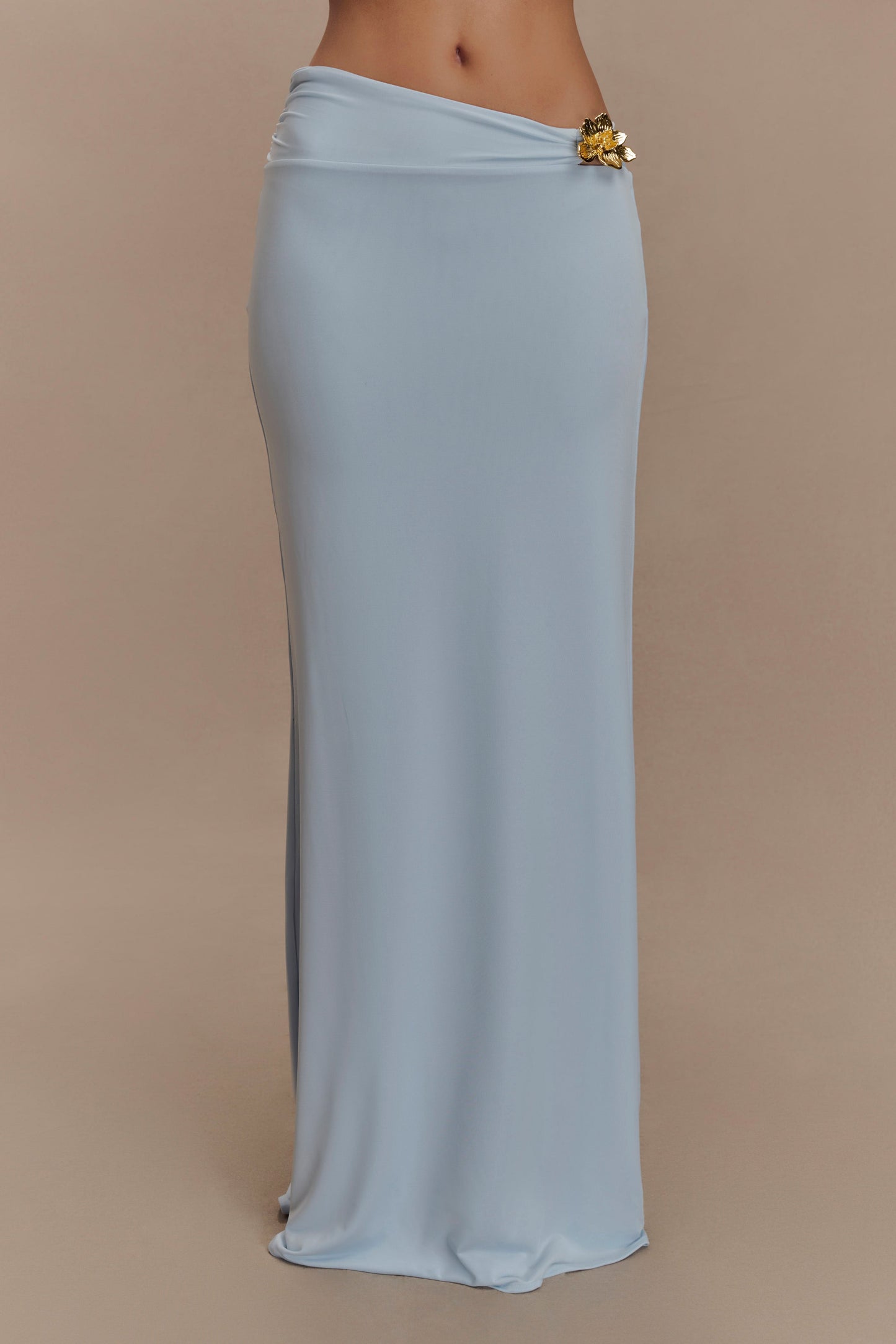 Jupe Maxi Asymétrique Ainsley avec Frotterie Fleurie - Bleu Clair