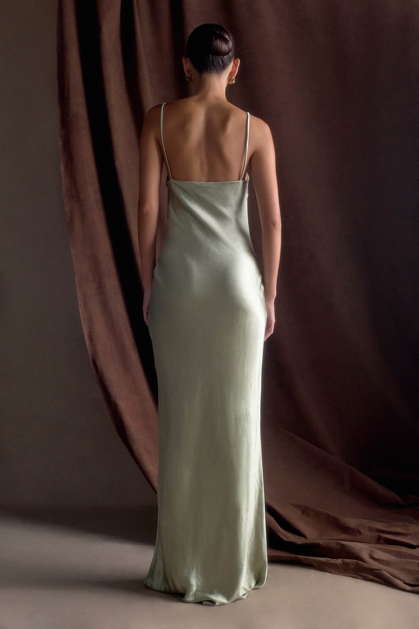 Robe longue satinée à col en cœur Lilly - SAGE
