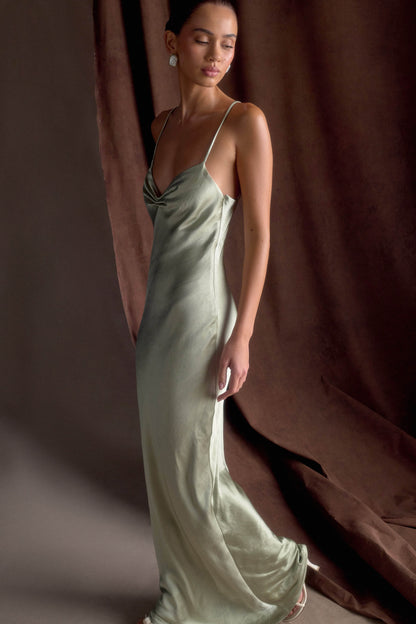 Robe longue satinée à col en cœur Lilly - SAGE