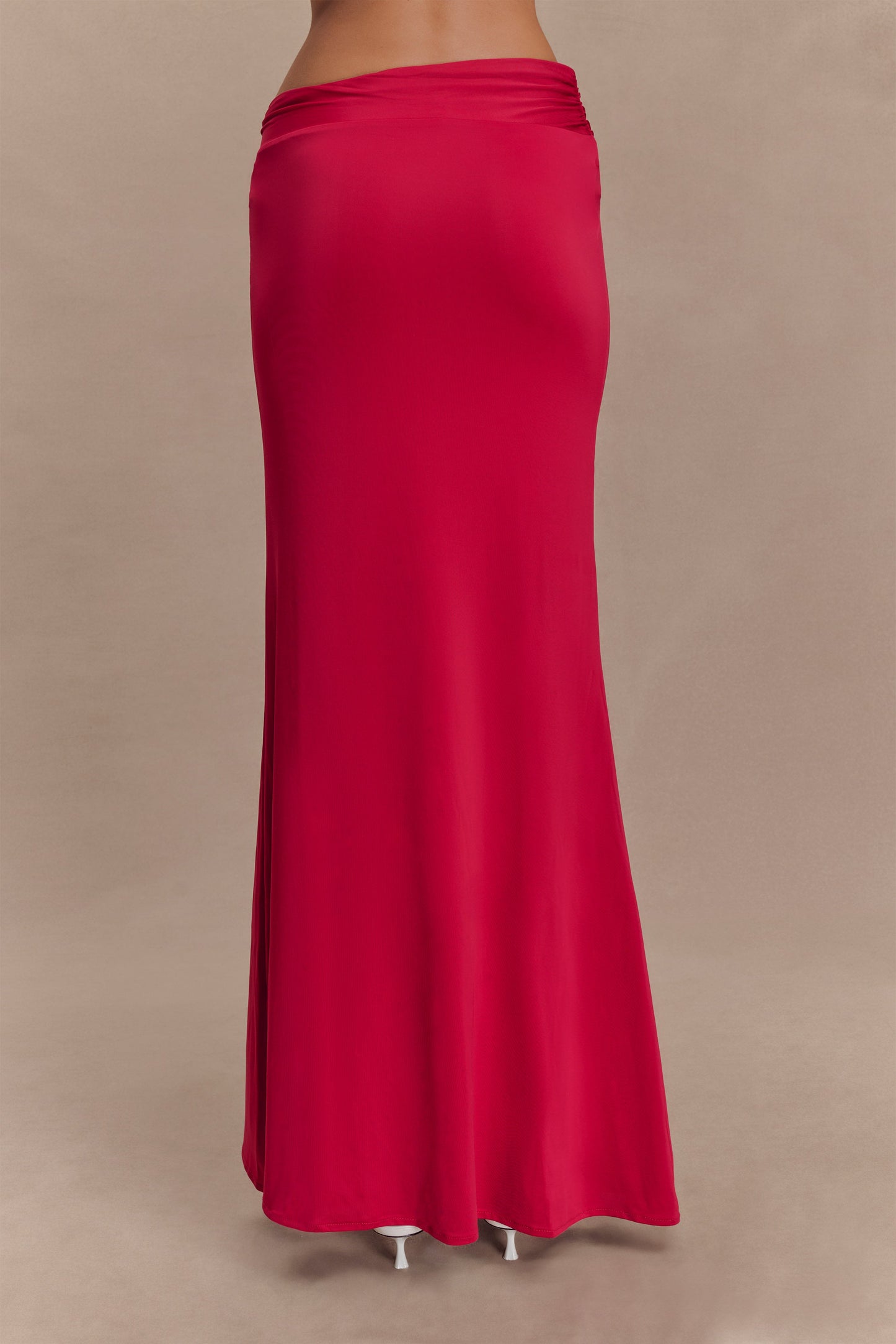 Jupe Maxi Asymétrique Ainsley avec Frotterie Florale - Rose Fushia