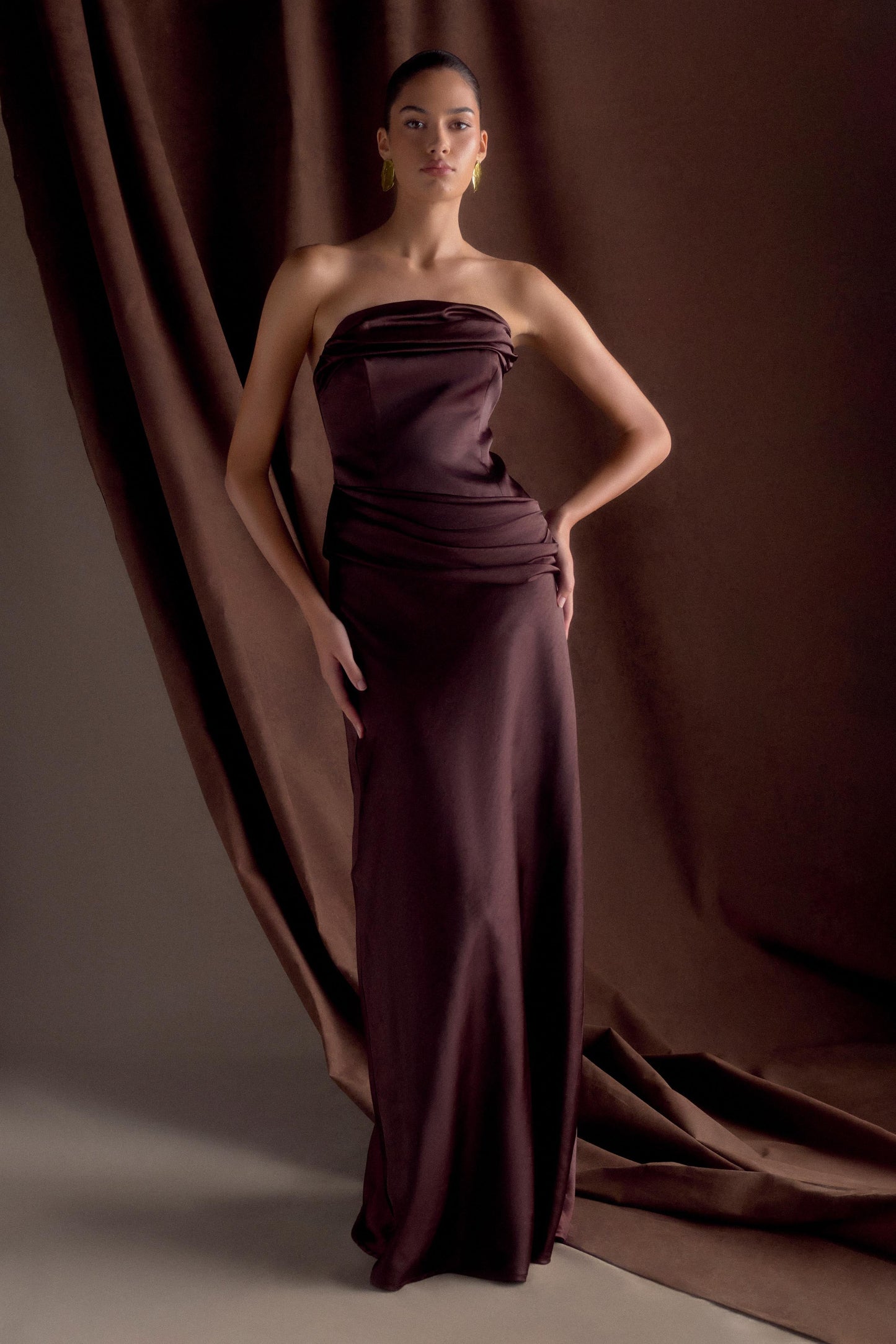 Jasmine Robe Maxi en Satin Sans Bretelles - Chocolat Noir
