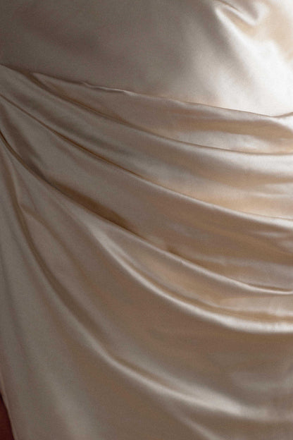 Robe longue satinée à épaules dénudées Dalia - Or rosé