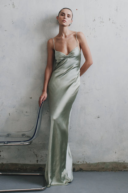 Robe longue satinée à col en cœur Lilly - SAGE