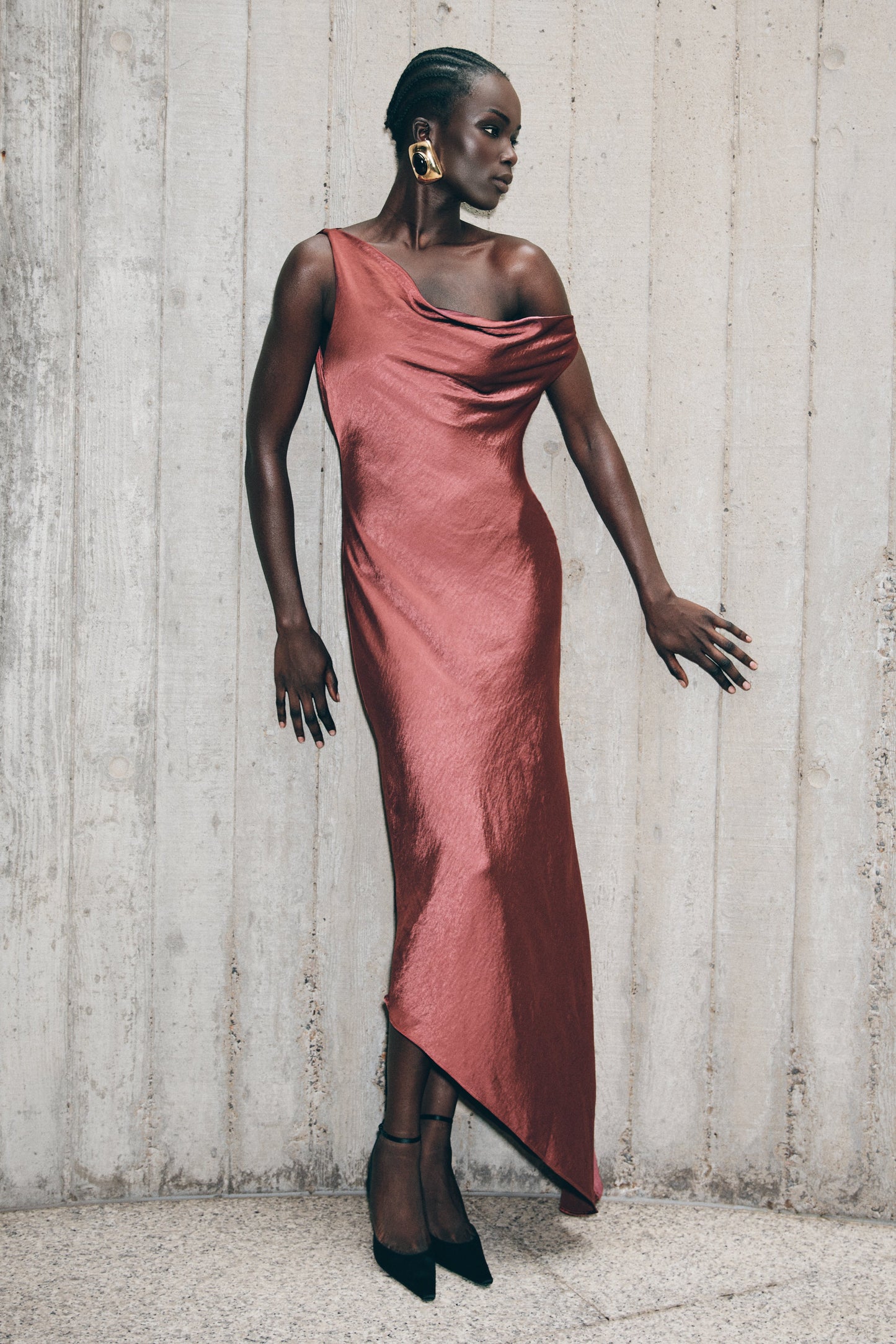 Robe Maxi Yvette à Bretelles avec Emmanchure Asymétrique - Cerise Brun