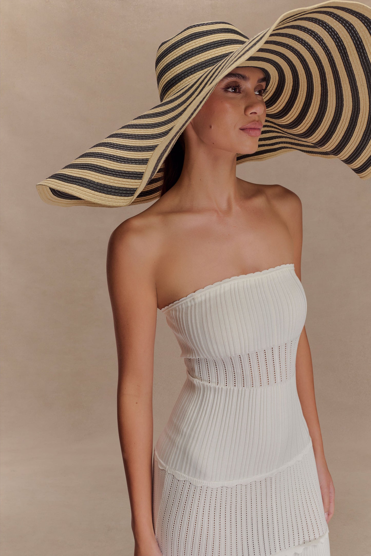 Chapeau Maxi en Paille Cecil - Rayures Noires et Neutres
