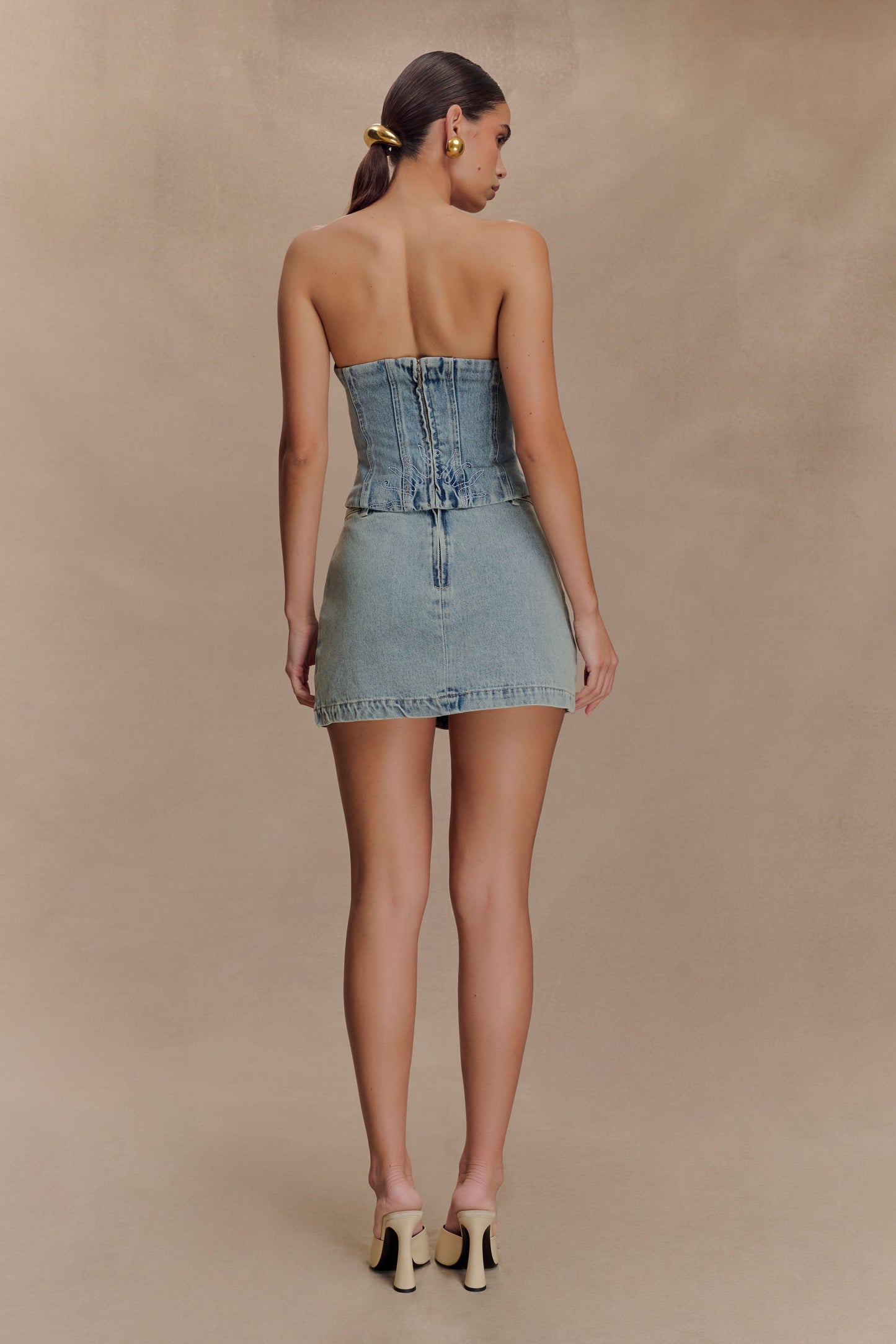 Jupe mini en jean brodée Alessia - Vintage clair