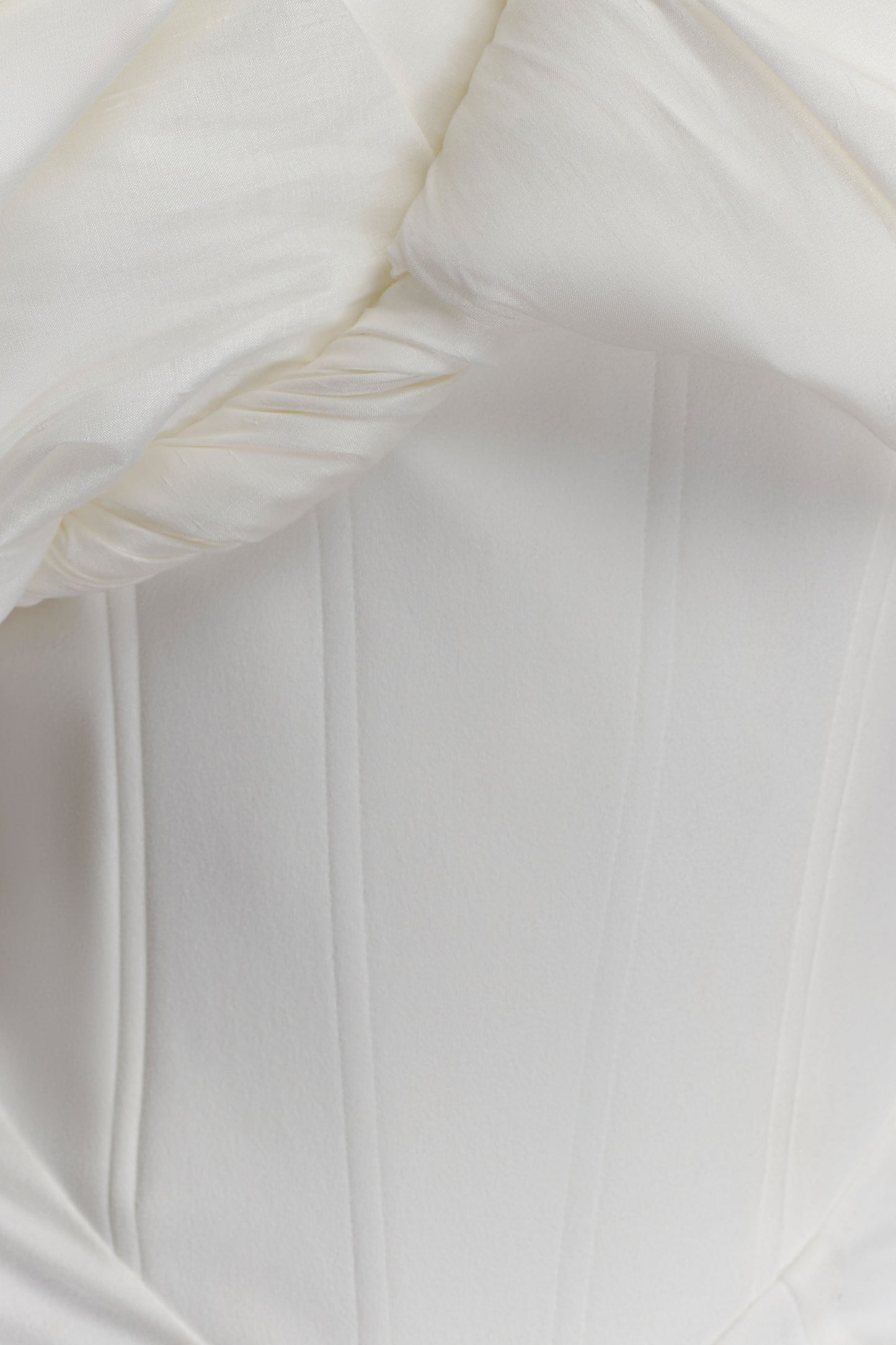 Robe en crêpe Aphrodite à épaules dénudées - Ivoire