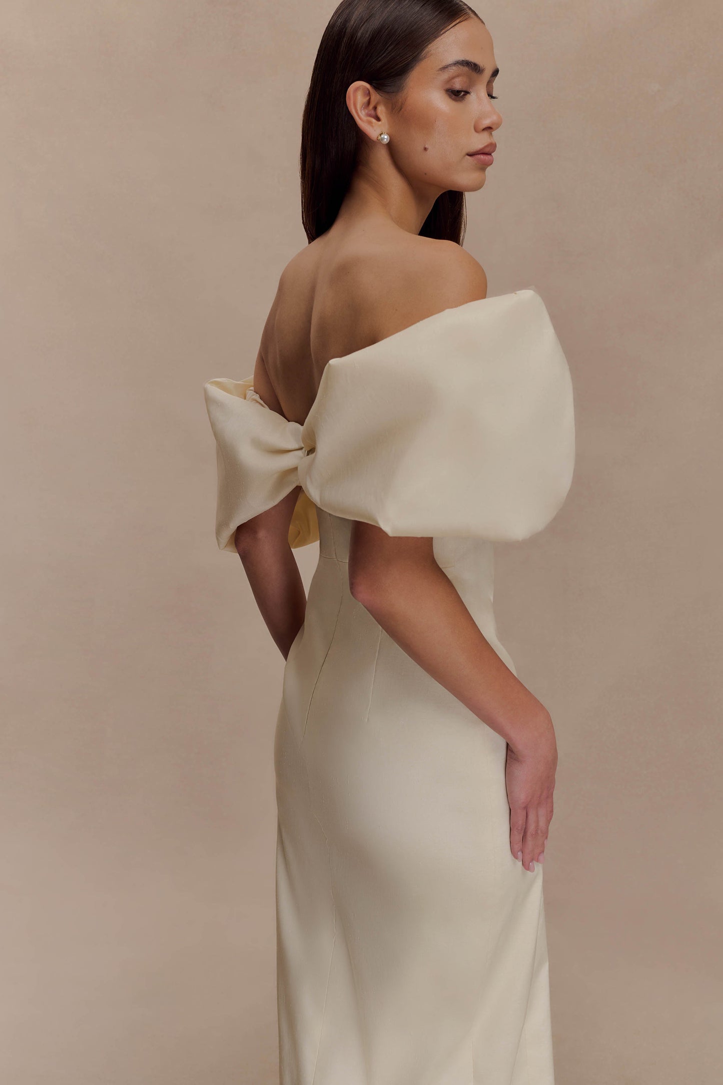 Robe de mariée Angelica en taffetas, épaules dénudées - Beige clair