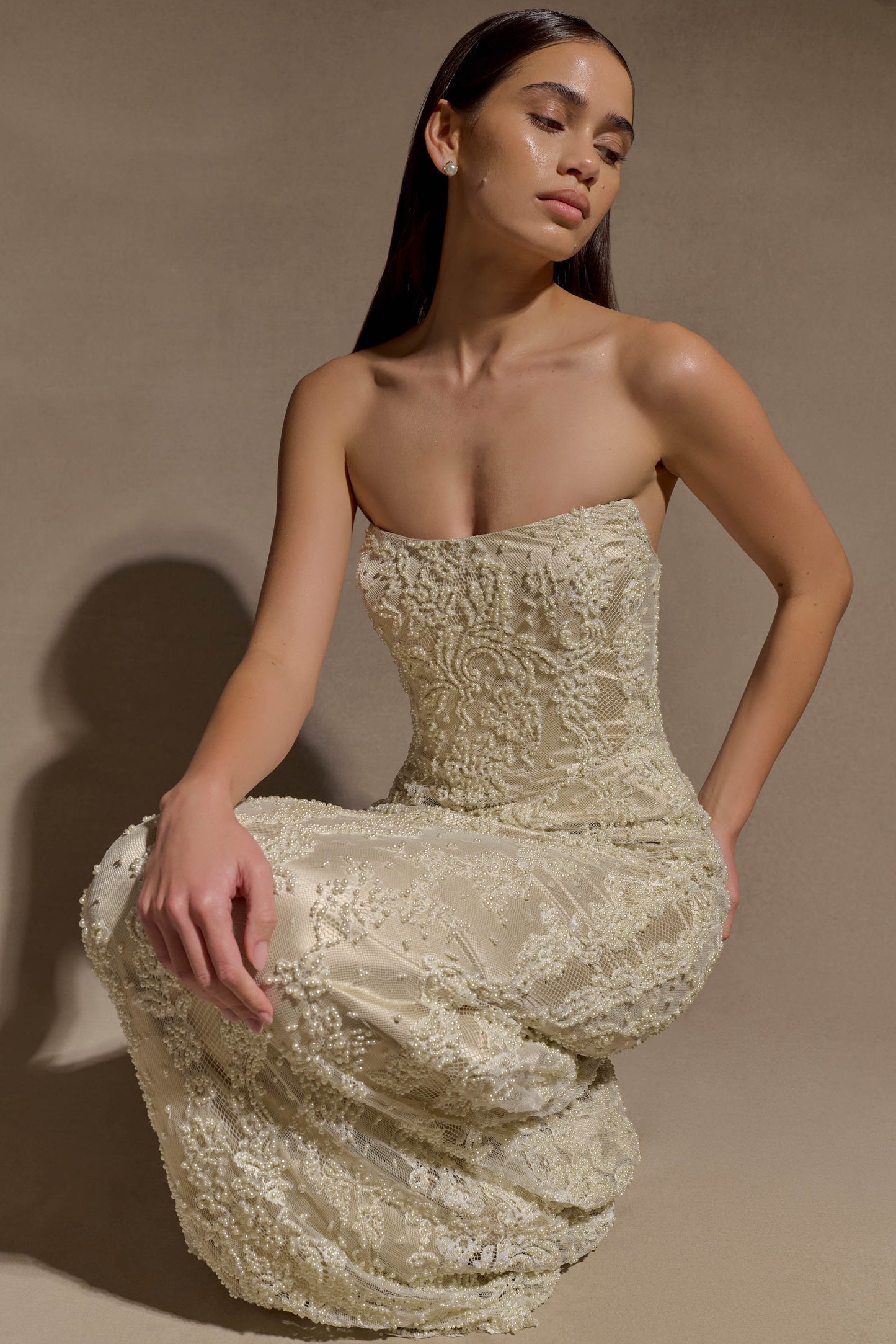 Robe Maxi Eva en Dentelle et Perles Brodées à la Main - Blanche