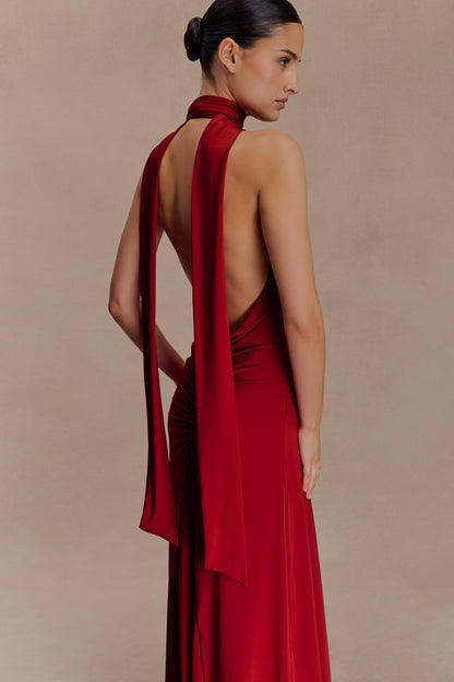 Juliette Robe Maxi Étroite avec Écharpe - Rubis