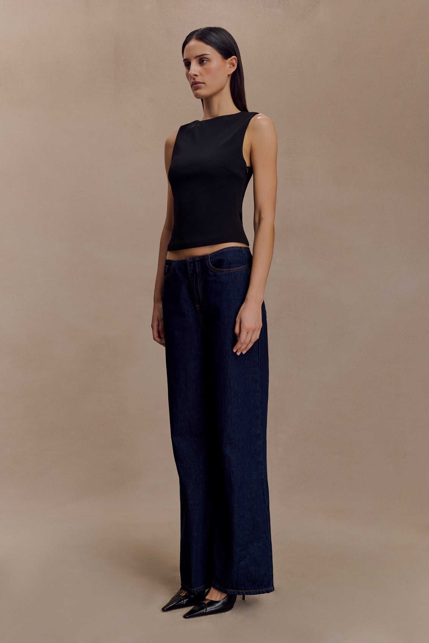 Top en crêpe de scuba à dos ouvert Kyra - Noir