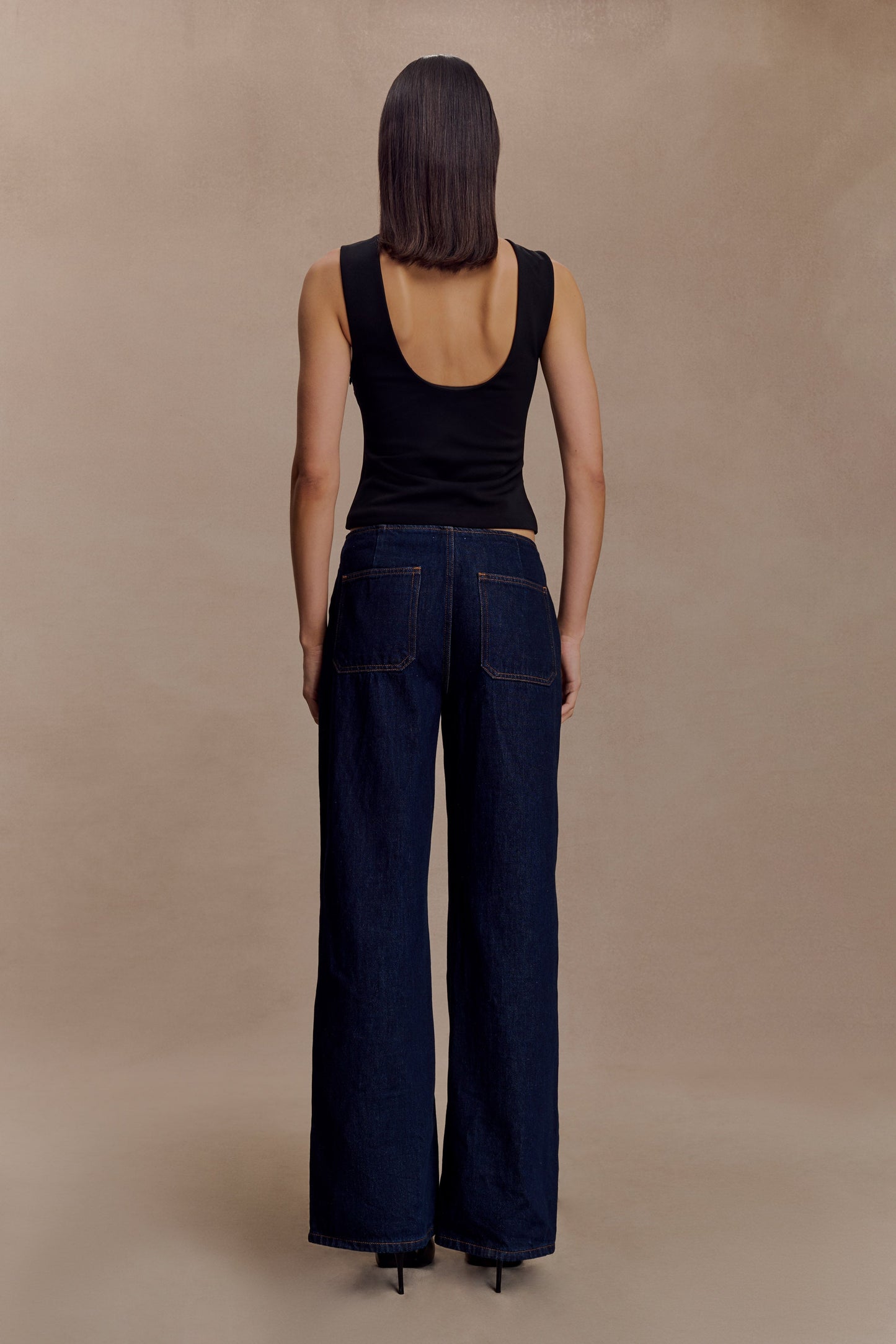 Top en crêpe de scuba à dos ouvert Kyra - Noir