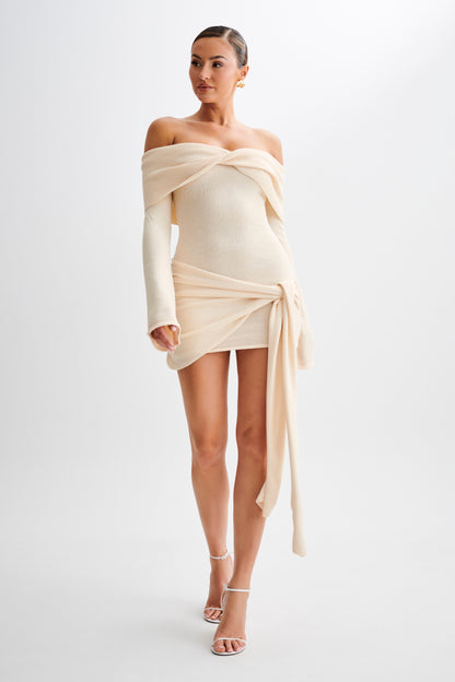 Mini-robe en tricot à nouer avec épaules dénudées Camryn - Crème Marle