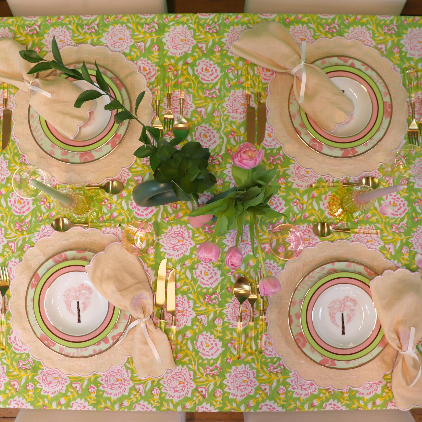 Serviettes en lin crème au beurre Blush, broderie et bordure rose poudré (lot de 4)