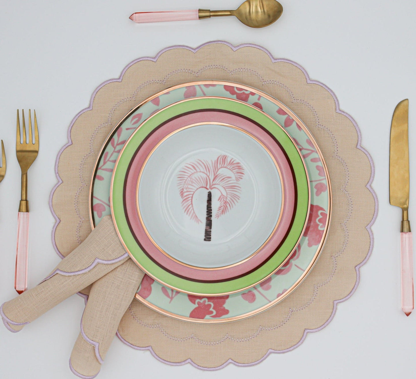 Serviettes en lin crème au beurre Blush, broderie et bordure rose poudré (lot de 4)