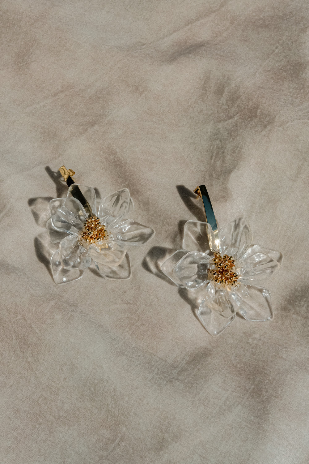 Boucles d'oreilles en forme de fleur en acrylique Naomi - Or
