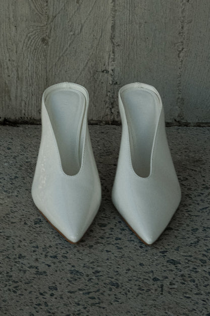 Emerson - Chaussures à bout pointu en simili cuir verni - Ivoire