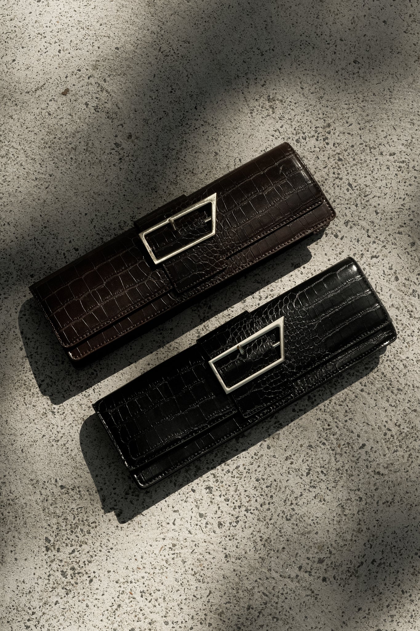 Jessica Clutch en simili cuir croco - Noir