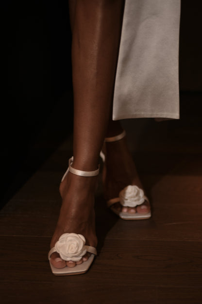 Lara Rose Satin Heel - Blanc