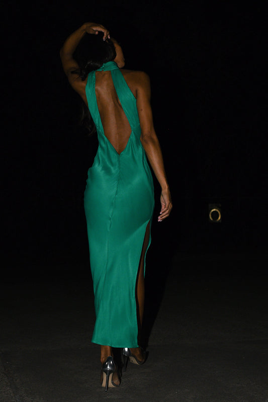 Claire Robe Maxi en Satin avec Décolleté Croisé et Fente - Verte